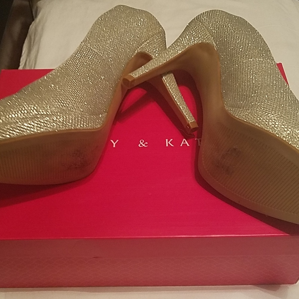 Shoes - Picture 5 of 5